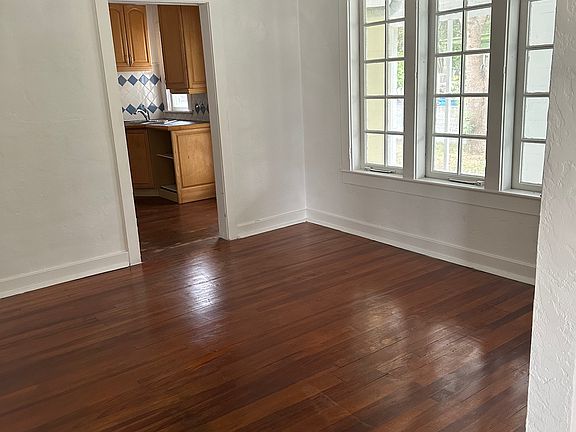 3rd image of 1004 Sunrise Blvd