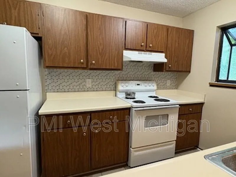 2 bed, 1.0 bath, 1005 sqft, $1,200 — Photo 4