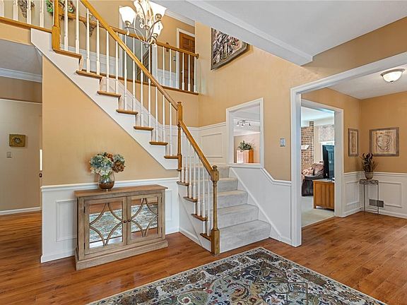 5th image of 302 Yorktown Dr