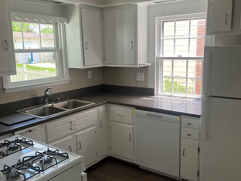 1031 Pennfield Rd — Photo 12