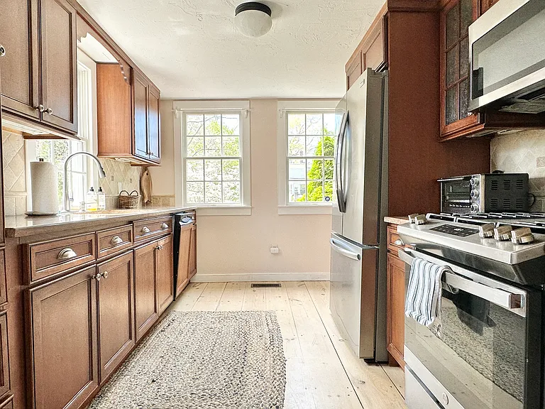 476 Main St — Photo 17