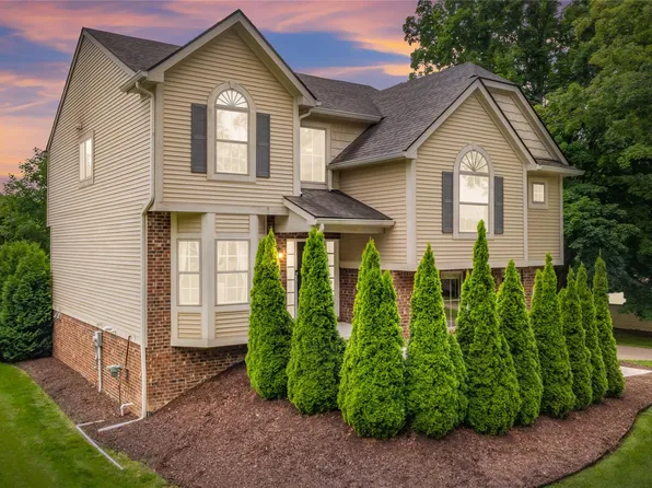 730 Leon Rd, Walled Lake, MI 48390