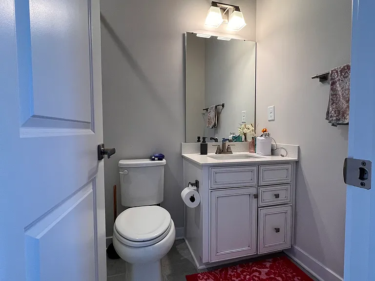 third floor bathroom 2