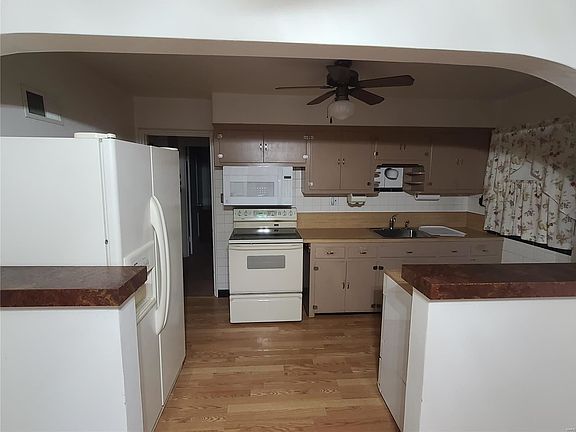 4th image of 9131 Darlene Dr