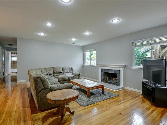 5th image of 3714 Timberline Dr