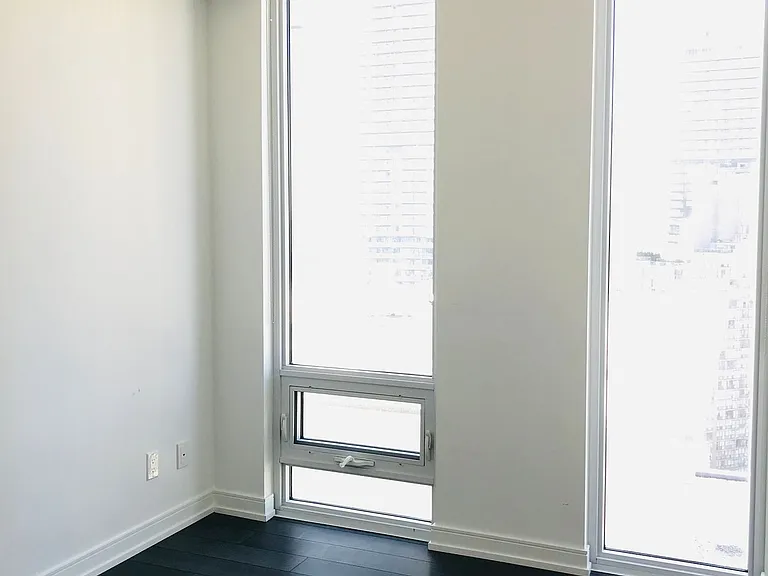 28 Wellesley St E #2609 — Photo 6