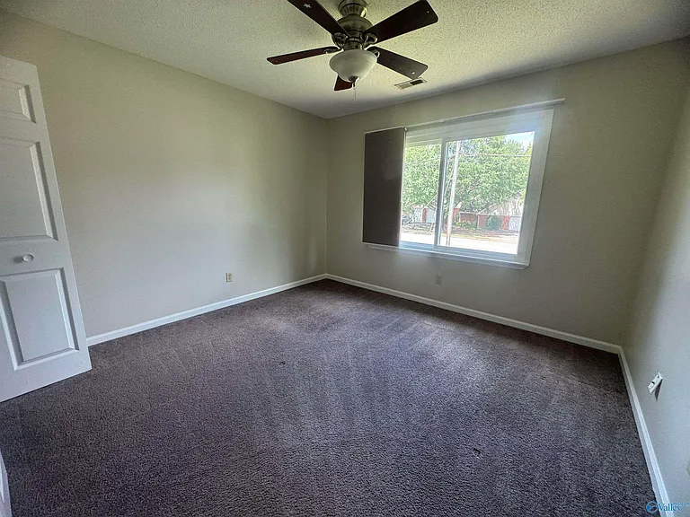 915 Highland Dr — Photo 11