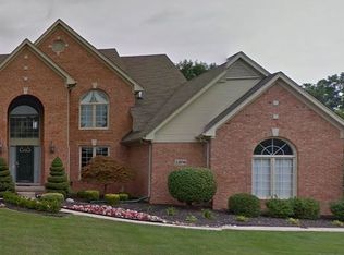 22036 Chase Dr, Novi, MI 48375