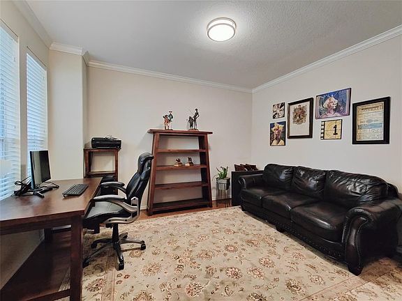 4th image of 2418 Devonshire Dr