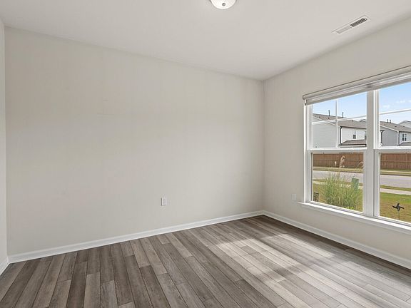 4th image of 2028 Fox Chapel Pl