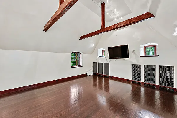 Rented by Compass | media 16
