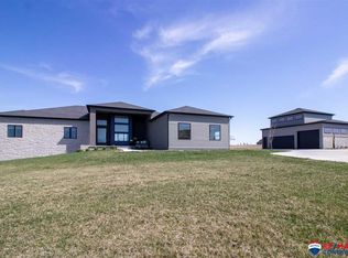 6272 Waters Edge Dr, Lincoln, NE 68526