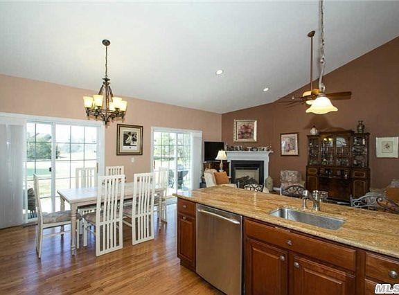 5th image of 83 Pond Cir