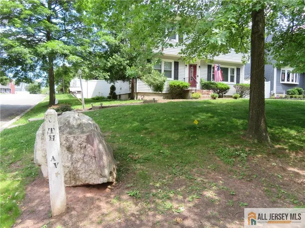 78 6th Ave, Port Reading, NJ 07064