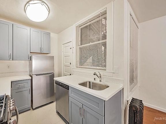 3rd image of 1250 Taylor St #3D