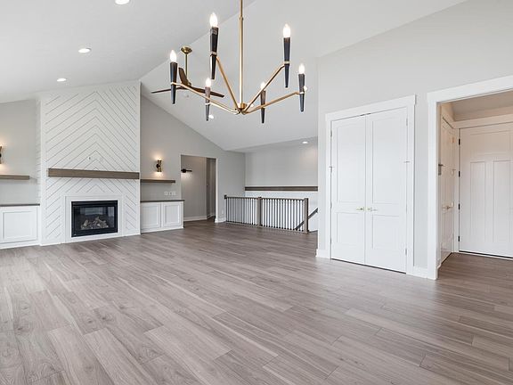 5th image of 9770 Windflower Ln