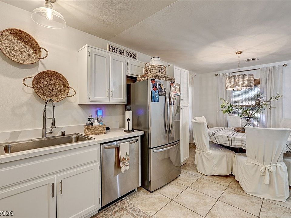 1st image of 216 Yardarm Way