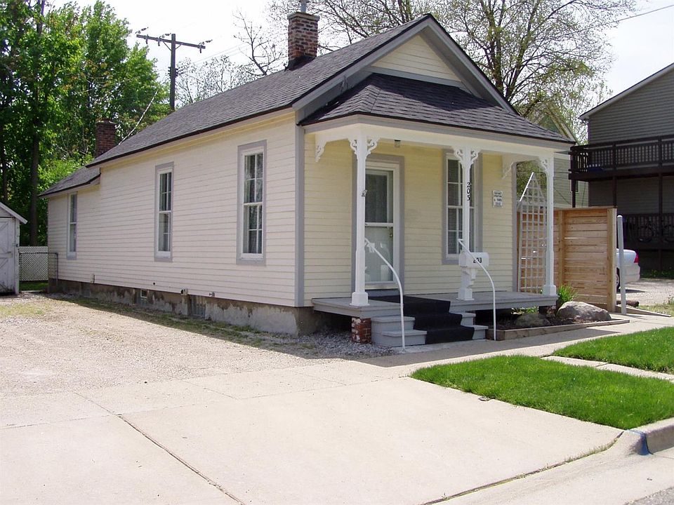1st image of 203 Jarvis St
