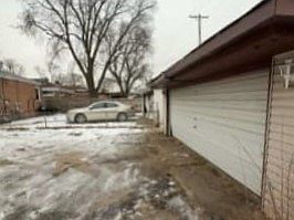 3rd image of 14535 S Hoxie Ave