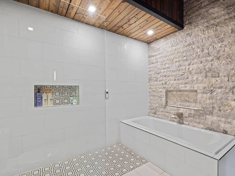 703 N 13th St #307 — Photo 36