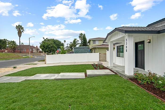 5308 S Victoria Ave — Photo 11