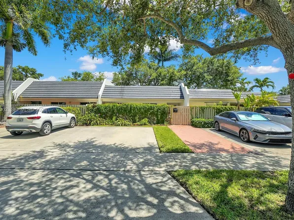 8120 SW 83rd St, Miami, FL 33143