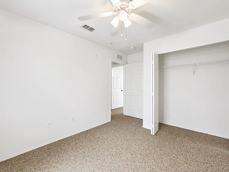 Cambridge Cove and Kathleen Pointe Apartment Homes — Photo 37