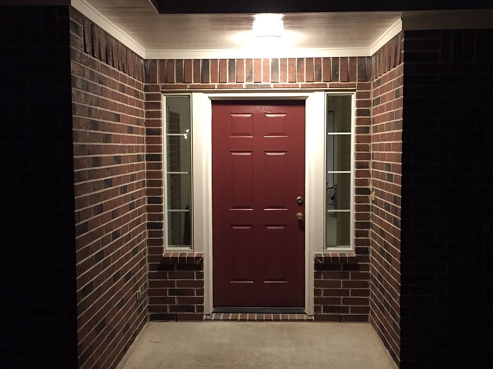 2nd image of 903 E Sarah St