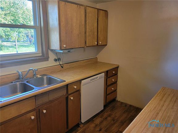 3rd image of 416 N Cherry St