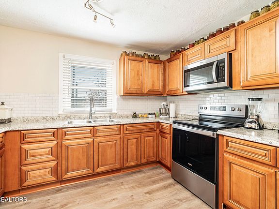 5th image of 865 Wade Rd