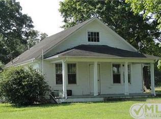 475 Eastside Dr, Burns, TN 37029