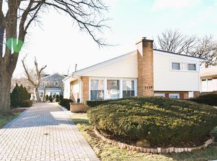 1124 Potter Rd, Park Ridge, IL 60068