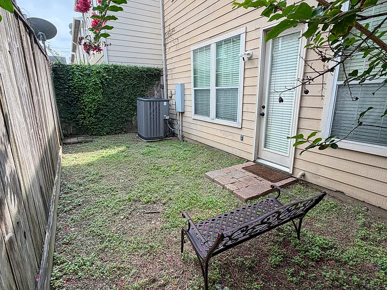 1505 Paige St — Photo 5