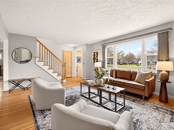 5th image of 421 Kimberly Dr