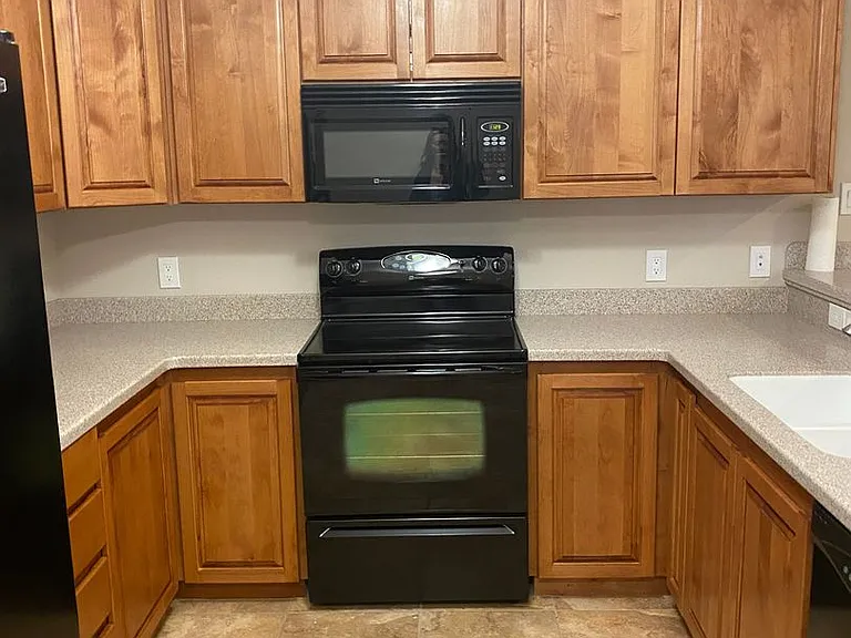 320 Sherrill Ln — Photo 4