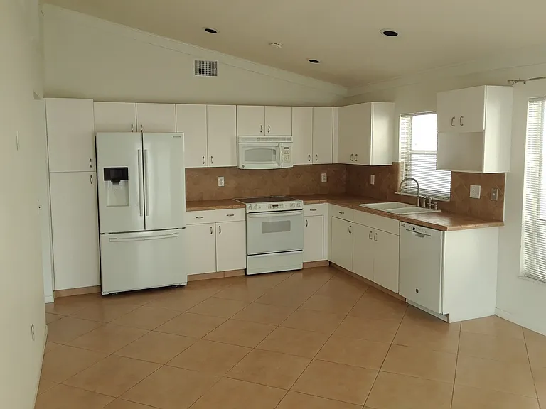 9636 Tavernier Dr — Photo 14