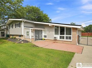 29 Burton Ln, Hamburg, NY 14075