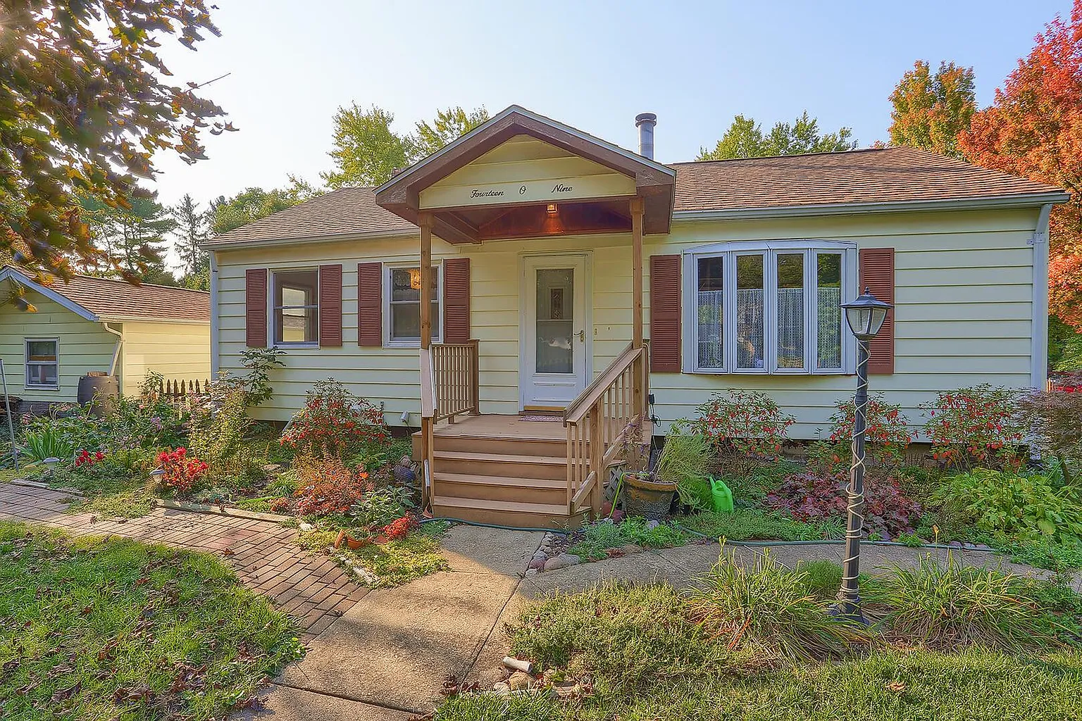1409 W Green St photo 1