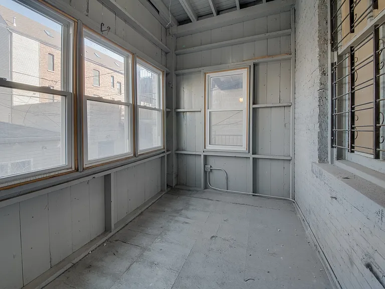 2335 N Oakley Ave #2 — Photo 10