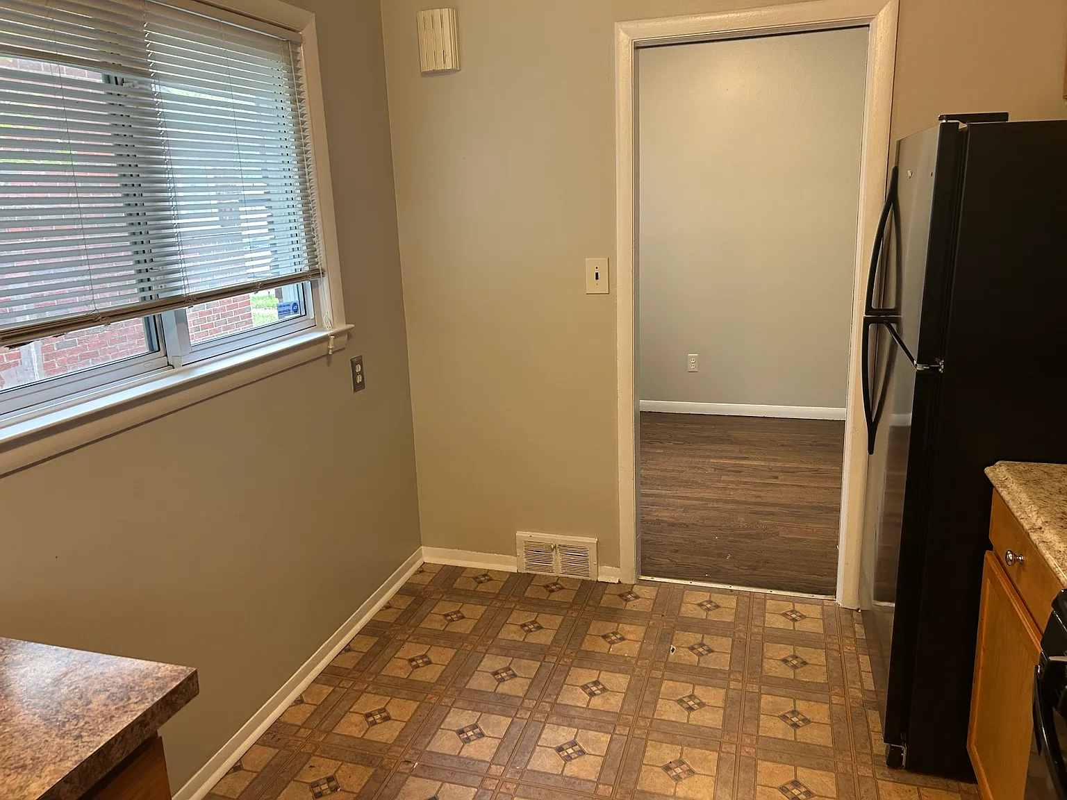 3 bed, 1.5 bath, 1068 sqft, $1,700 — Photo 4