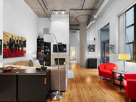 3rd image of 758 N Larrabee St APT 328