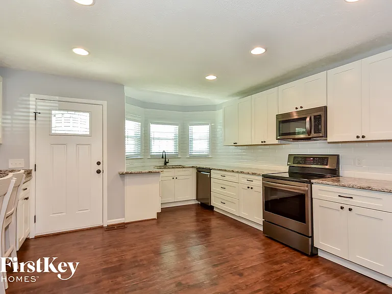 418 Silver Springs Ln — Photo 5