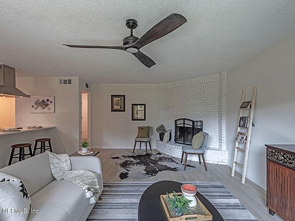 4th image of 2586 STERN Drive