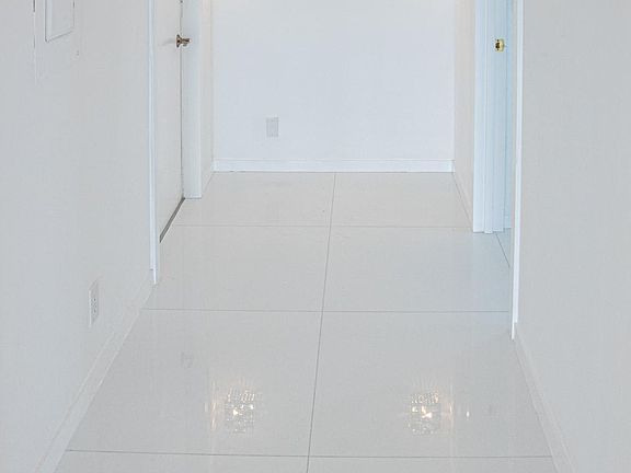 3rd image of 605 Oaks Dr #0