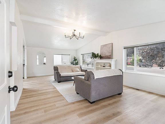 5th image of 3425 Camas St
