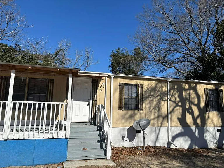 322 Derrick St — Photo 15
