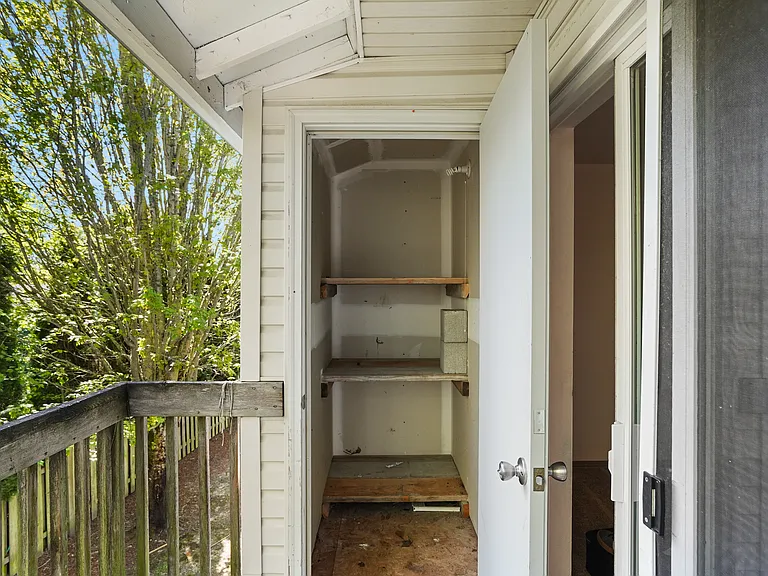 Redwood Square Apartments — Photo 21