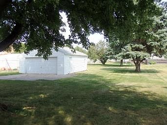 3rd image of 906 N Burr Blvd