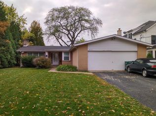 2415 Pomona Ln, Glenview, IL 60091