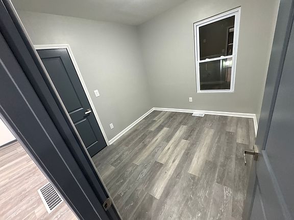 4th image of 2028 La Salle Ave Unit 1